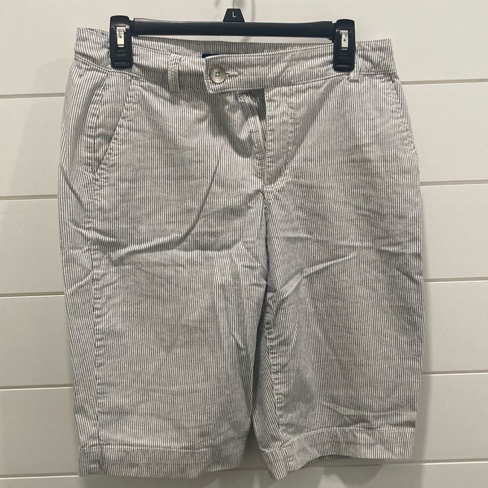 Bandolino Pinstripe Bermuda Dress Shorts-Sz 10P-EUC-Preppy Classic